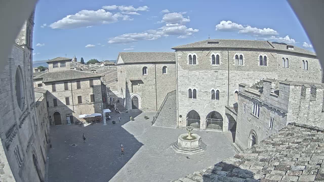 Bevagna Piazza Silvestri Square Live Cam - Perugia, Umbria, Italy