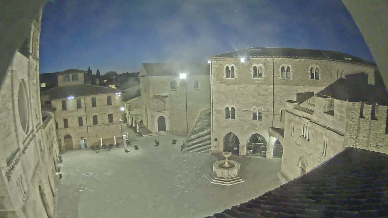 Bevagna Piazza Silvestri Square Live Cam - Perugia, Umbria, Italy