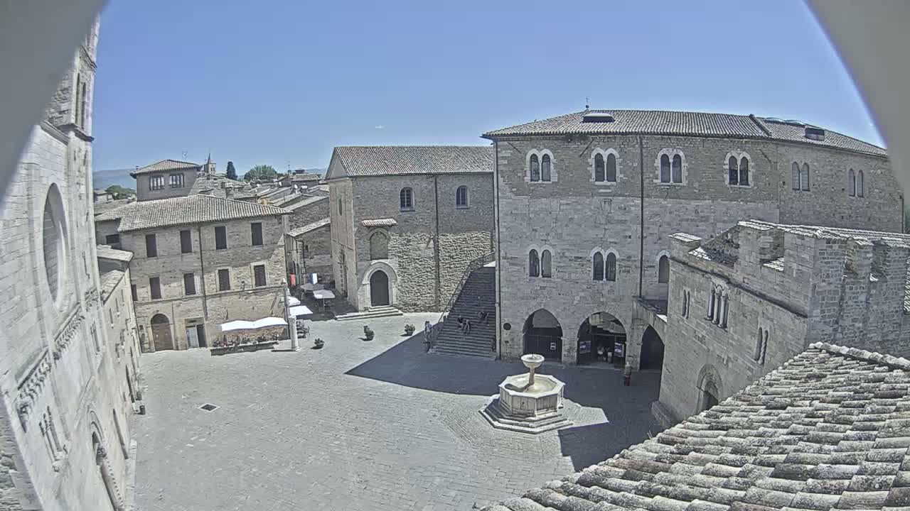 Bevagna Piazza Silvestri Square Live Cam - Perugia, Umbria, Italy