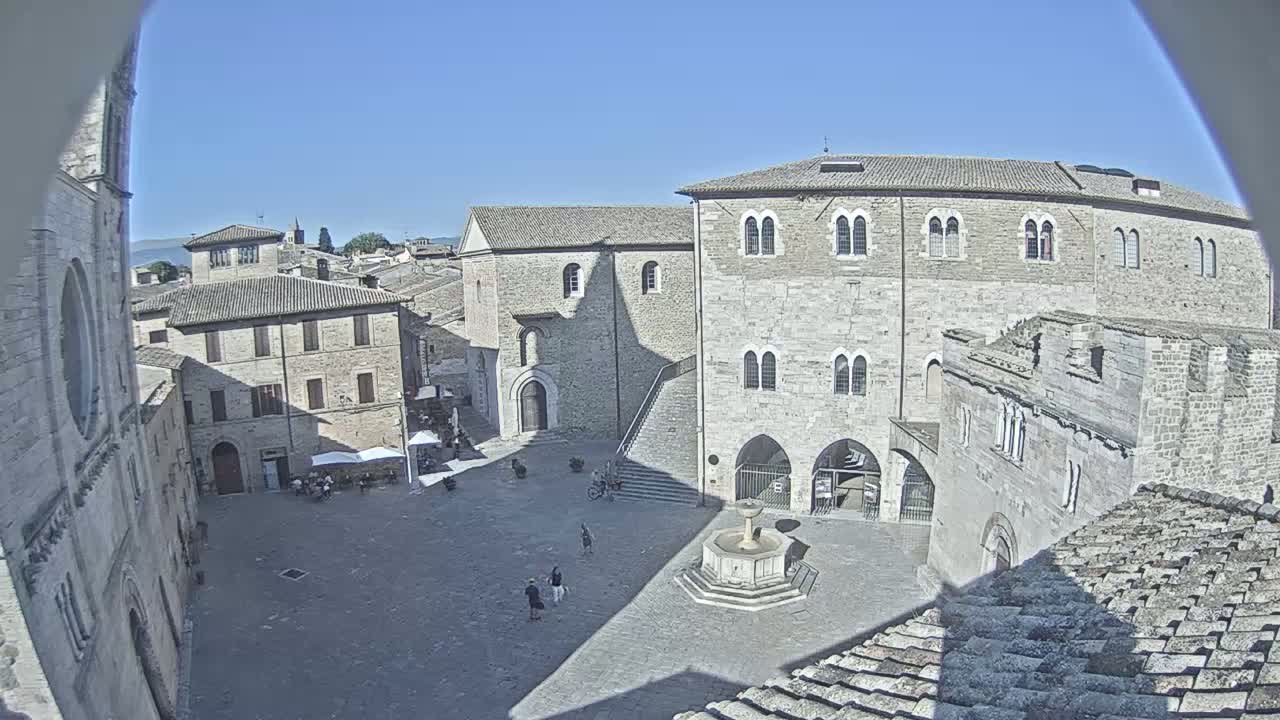 Bevagna Piazza Silvestri Square Live Cam - Perugia, Umbria, Italy