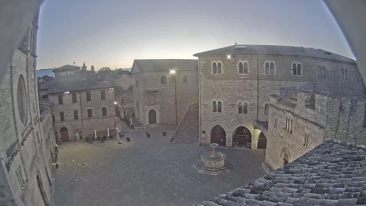Bevagna Piazza Silvestri Square Live Cam - Perugia, Umbria, Italy