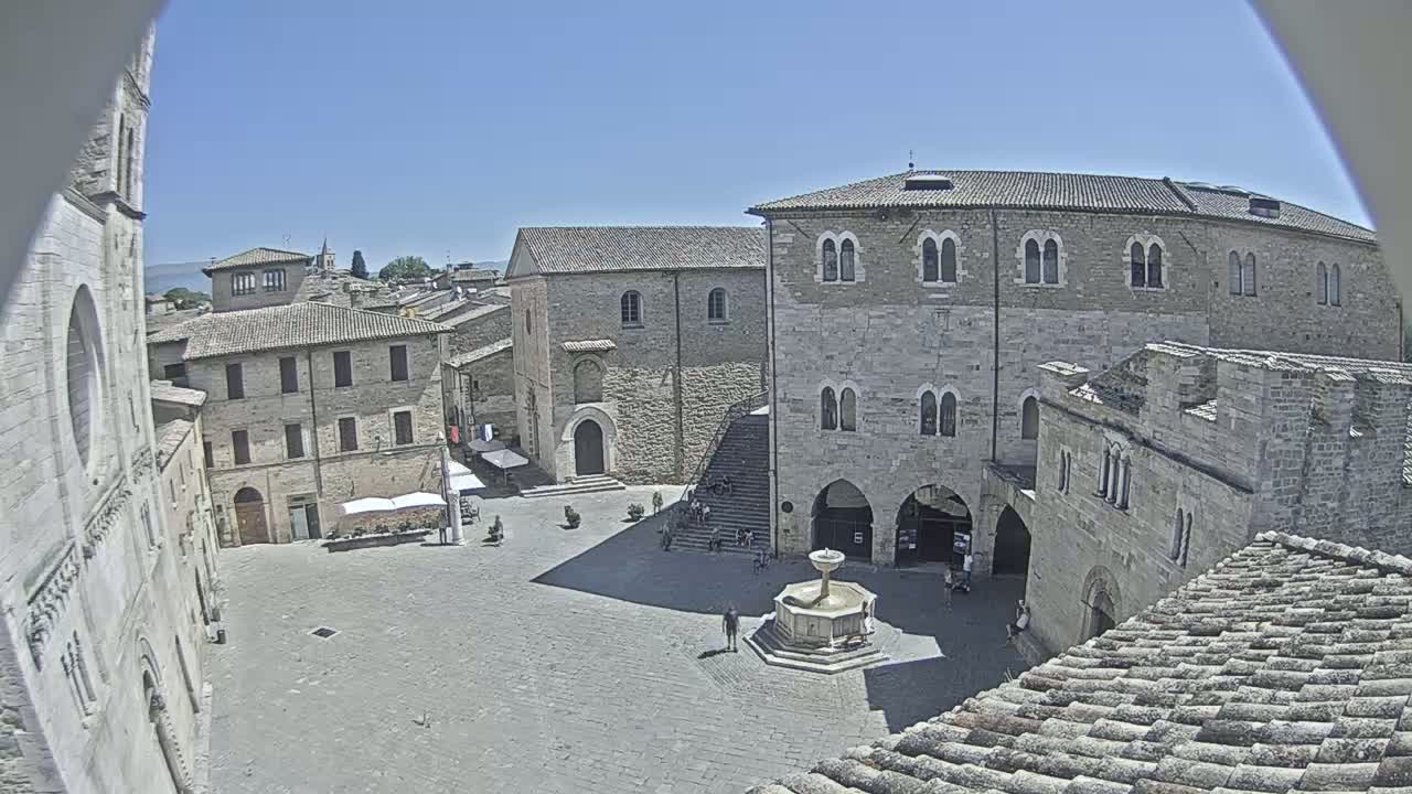 Bevagna Piazza Silvestri Square Live Cam - Perugia, Umbria, Italy