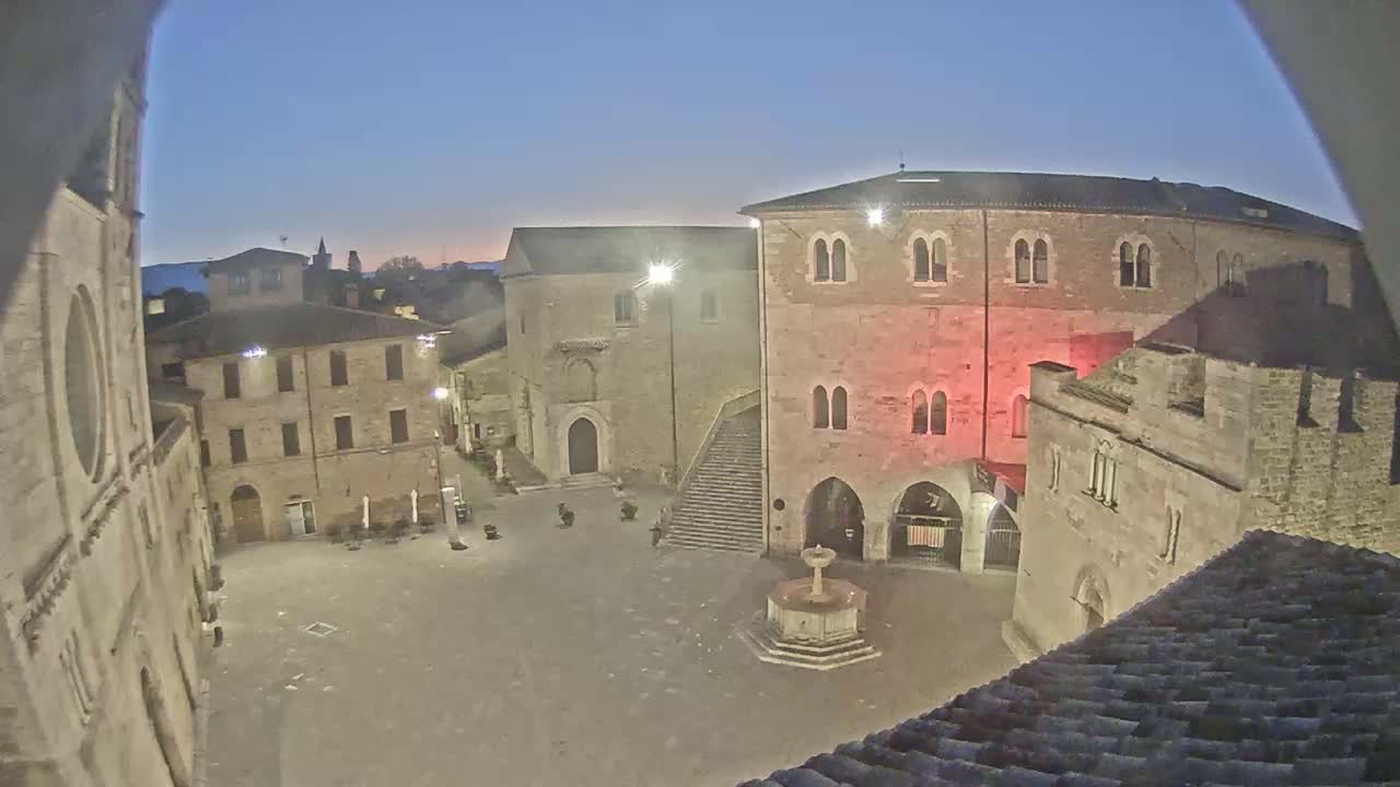 Bevagna Piazza Silvestri Square Live Cam - Perugia, Umbria, Italy