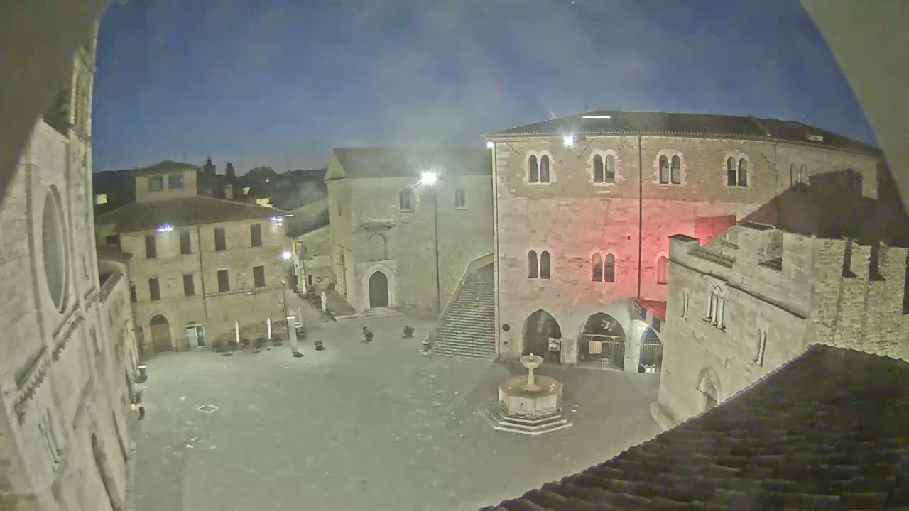 Bevagna Piazza Silvestri Square Live Cam - Perugia, Umbria, Italy