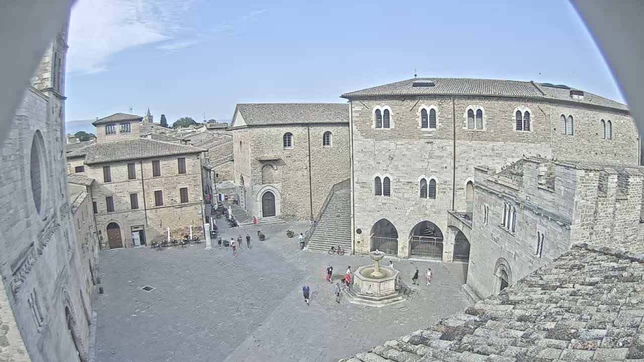 Bevagna Piazza Silvestri Square Live Cam - Perugia, Umbria, Italy