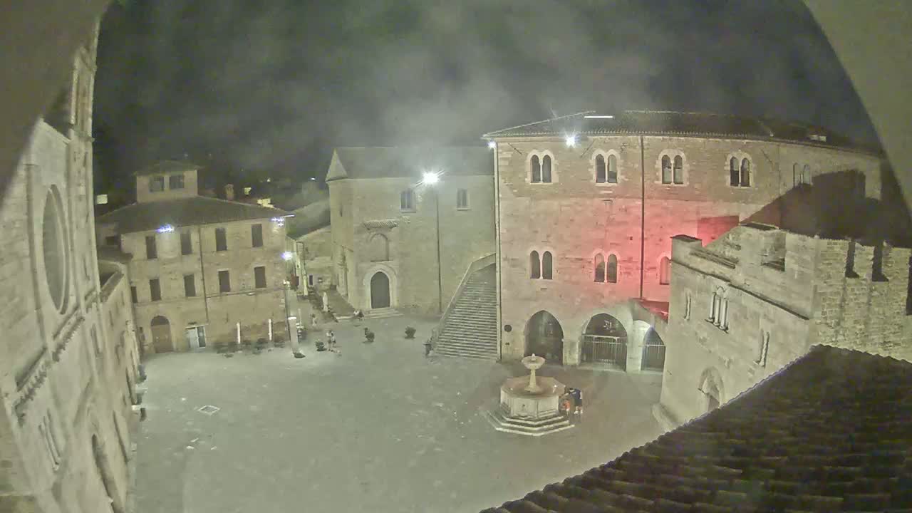Bevagna Piazza Silvestri Square Live Cam - Perugia, Umbria, Italy