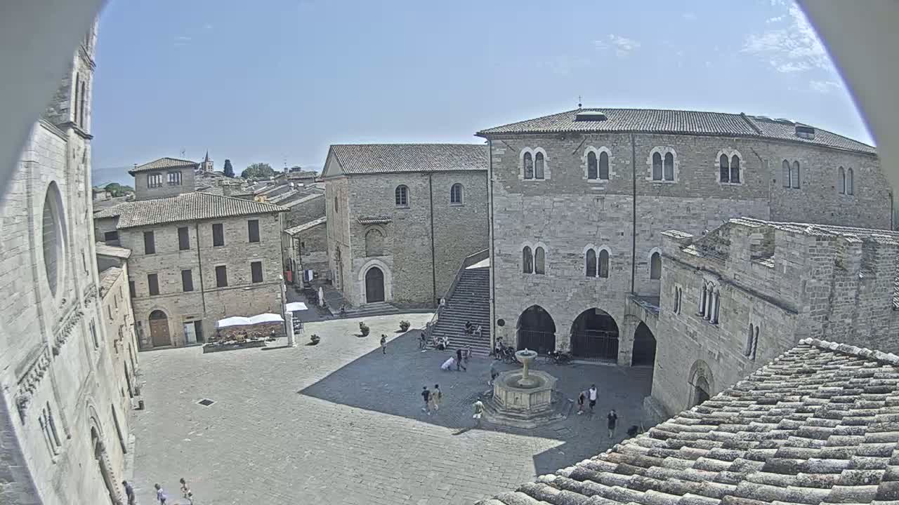 Bevagna Piazza Silvestri Square Live Cam - Perugia, Umbria, Italy