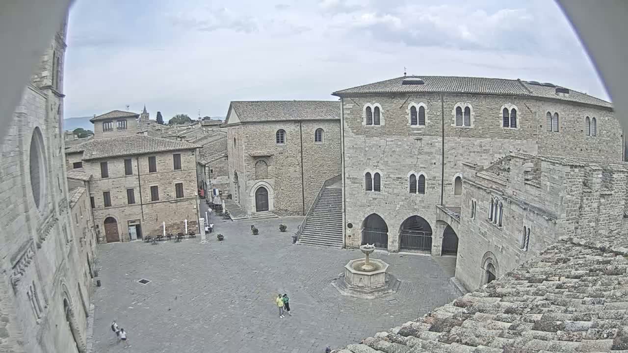 Bevagna Piazza Silvestri Square Live Cam - Perugia, Umbria, Italy