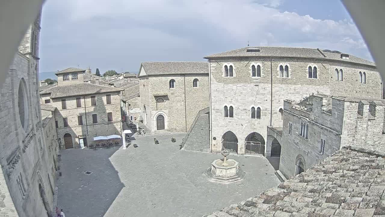 Bevagna Piazza Silvestri Square Live Cam - Perugia, Umbria, Italy