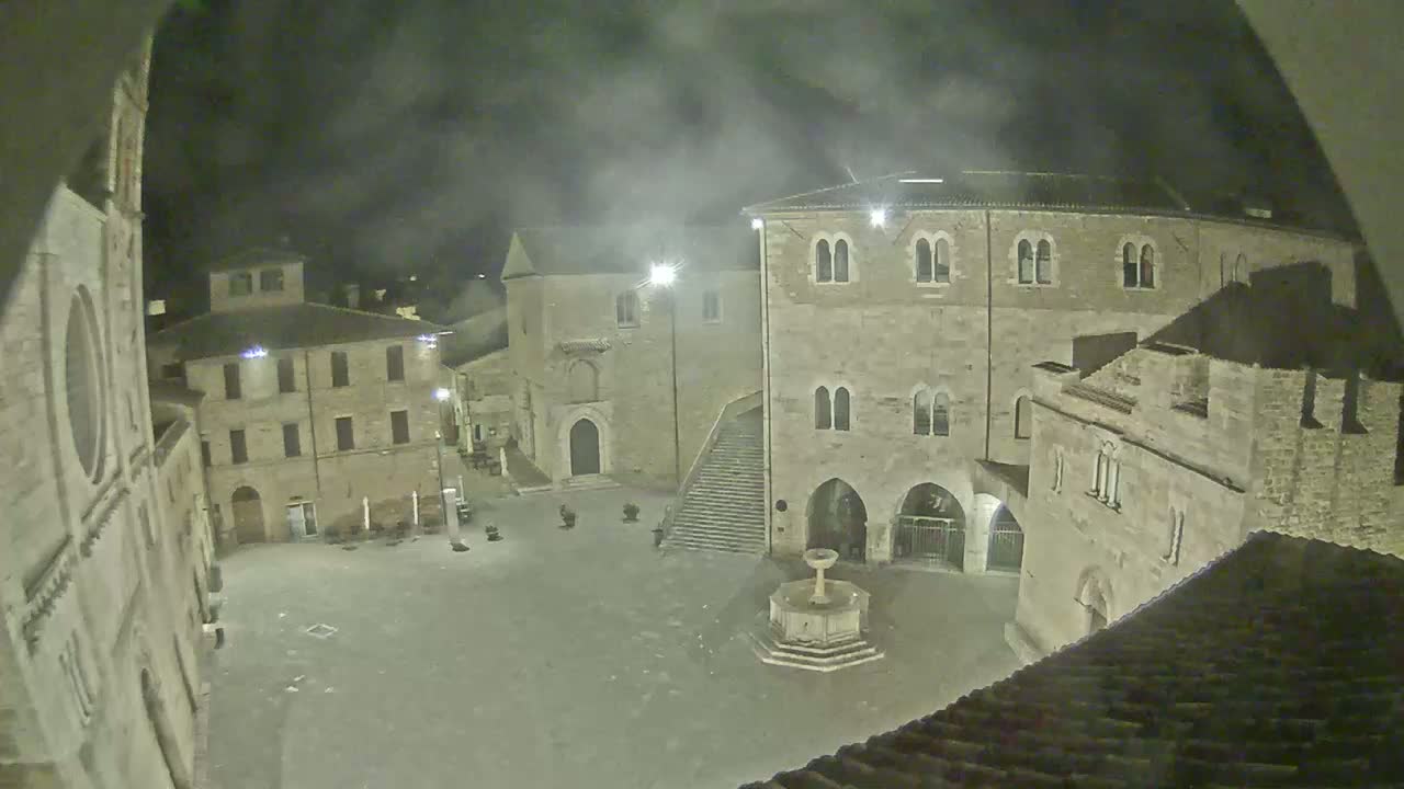 Bevagna Piazza Silvestri Square Live Cam - Perugia, Umbria, Italy