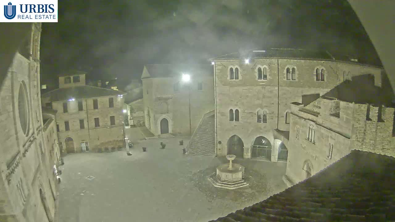 Bevagna Piazza Silvestri Square Live Cam - Perugia, Umbria, Italy