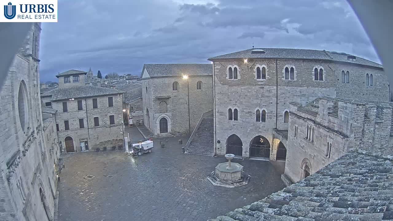Bevagna Piazza Silvestri Square Live Cam - Perugia, Umbria, Italy