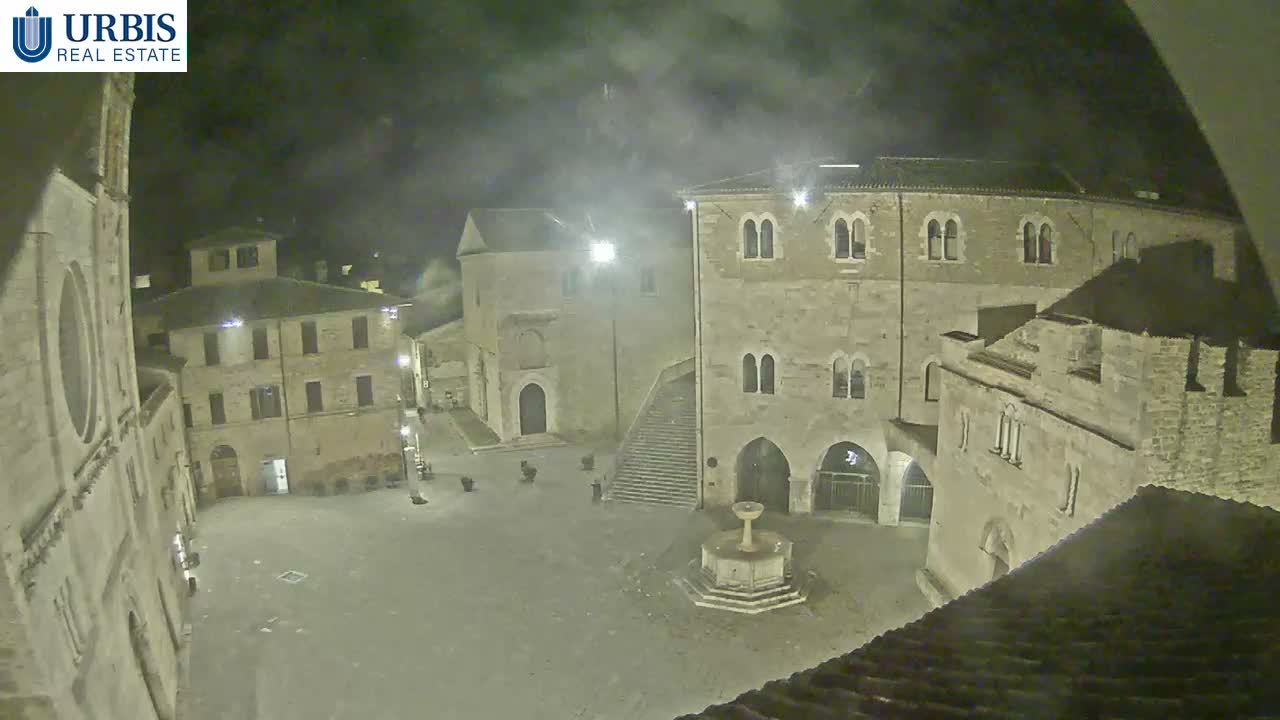 Bevagna Piazza Silvestri Square Live Cam - Perugia, Umbria, Italy