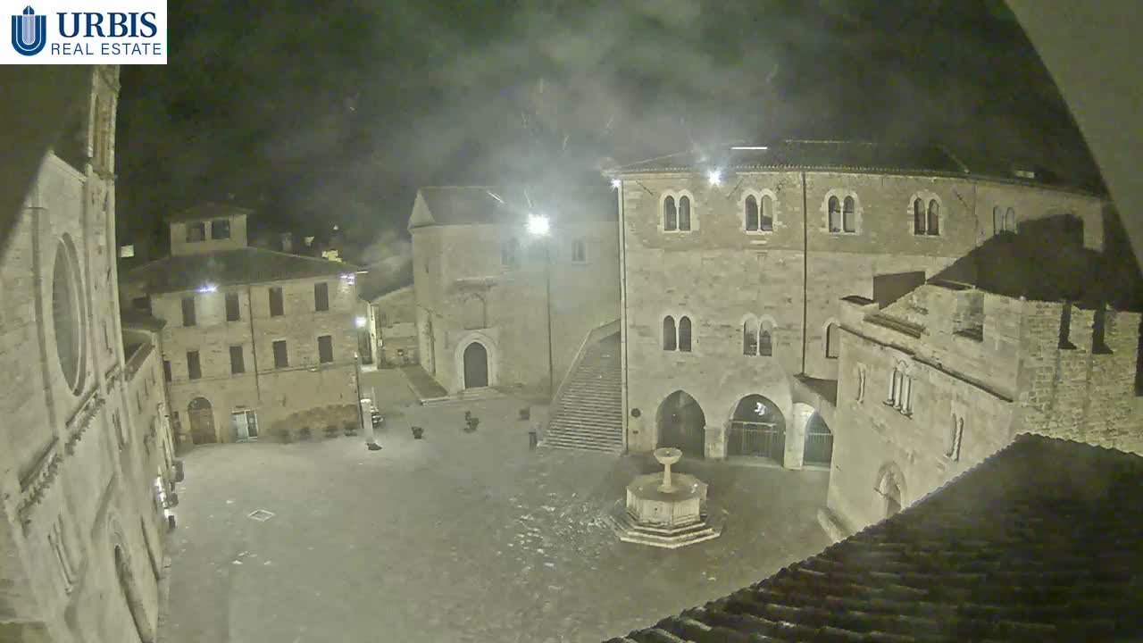 Bevagna Piazza Silvestri Square Live Cam - Perugia, Umbria, Italy