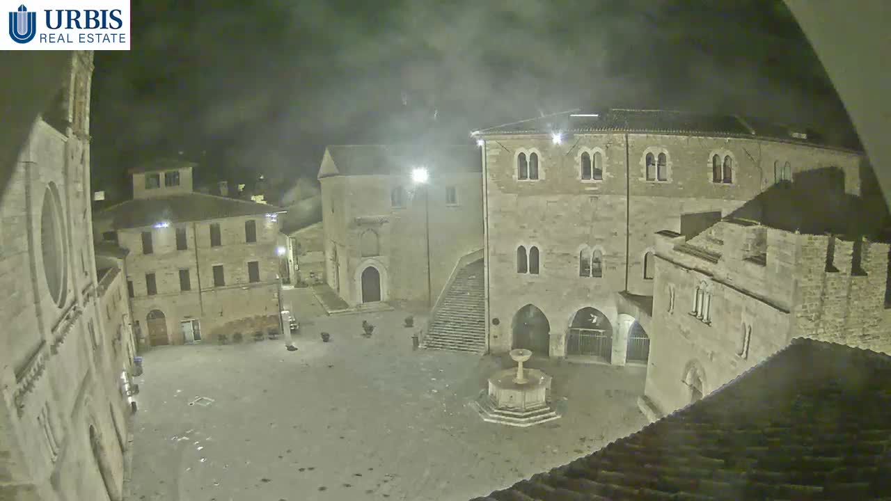 Bevagna Piazza Silvestri Square Live Cam - Perugia, Umbria, Italy
