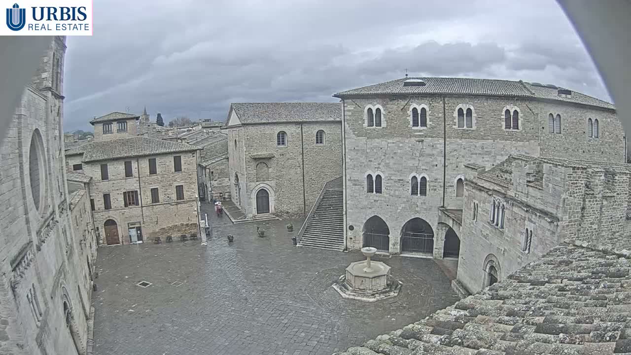 Bevagna Piazza Silvestri Square Live Cam - Perugia, Umbria, Italy