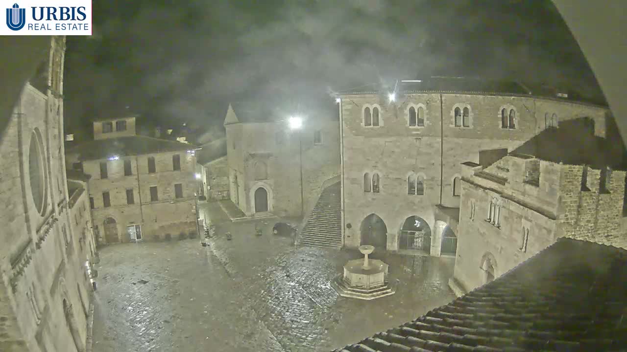 Bevagna Piazza Silvestri Square Live Cam - Perugia, Umbria, Italy
