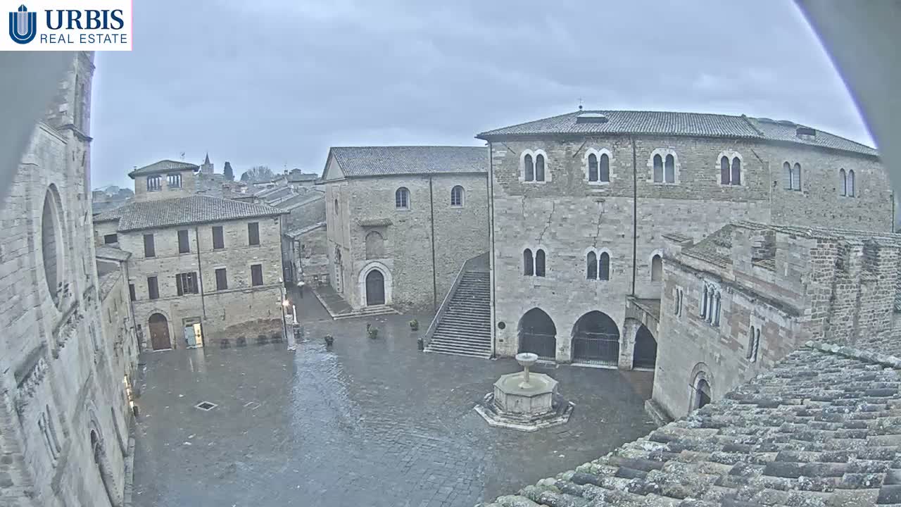 Bevagna Piazza Silvestri Square Live Cam - Perugia, Umbria, Italy
