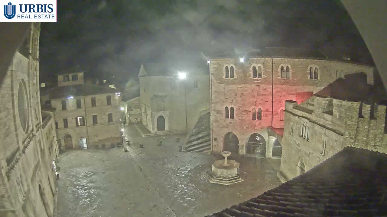 Bevagna Piazza Silvestri Square Live Cam - Perugia, Umbria, Italy