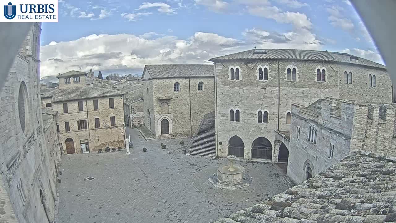 Bevagna Piazza Silvestri Square Live Cam - Perugia, Umbria, Italy