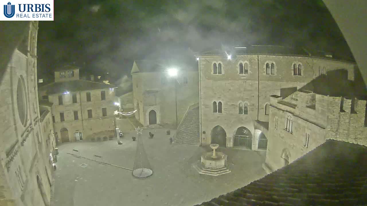 Bevagna Piazza Silvestri Square Live Cam - Perugia, Umbria, Italy