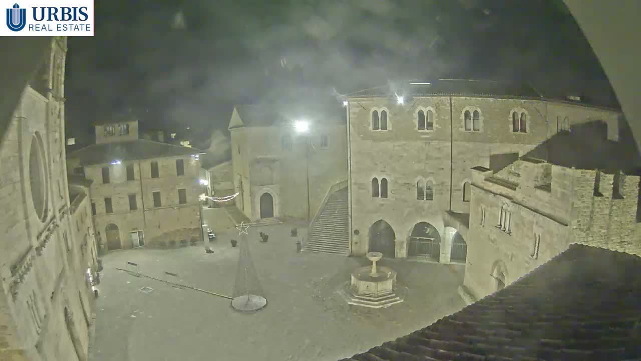 Bevagna Piazza Silvestri Square Live Cam - Perugia, Umbria, Italy