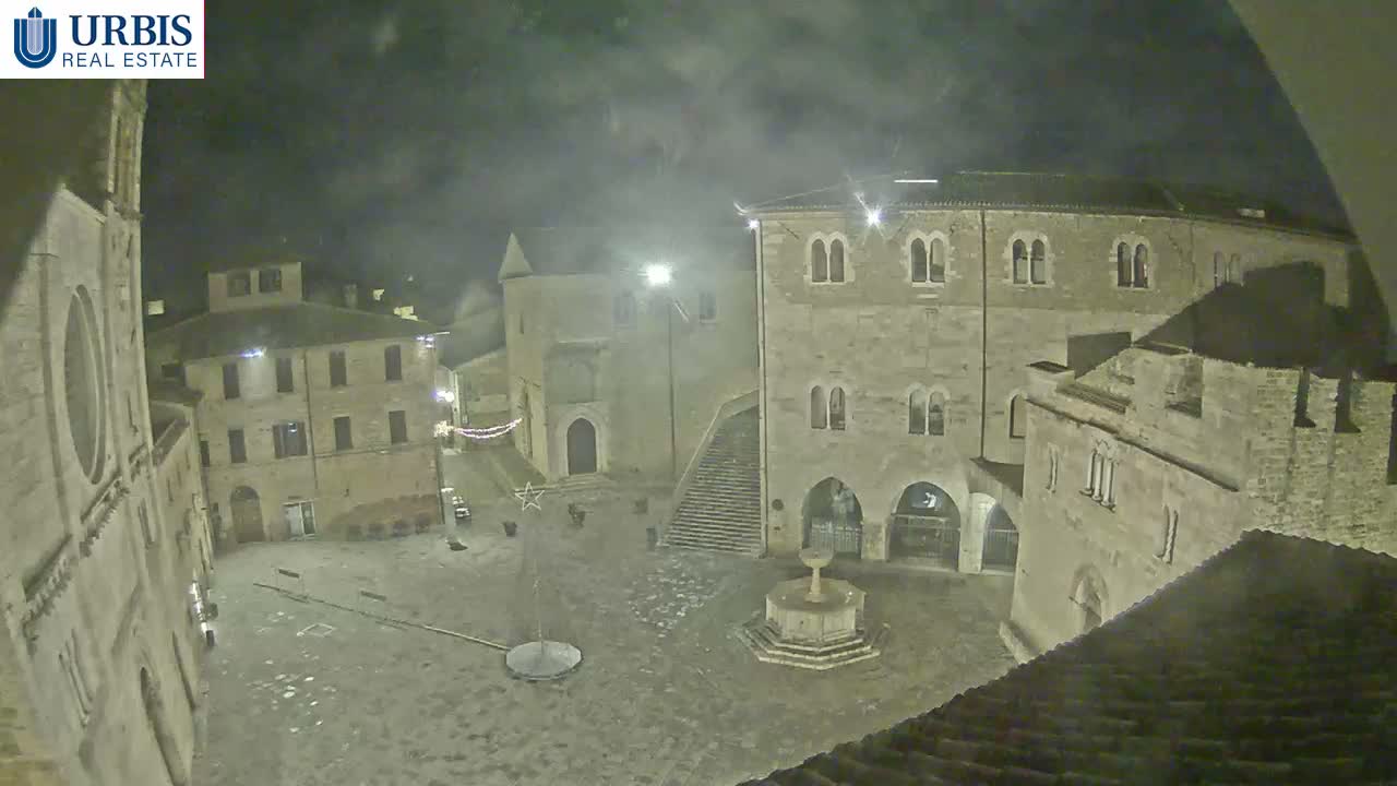 Bevagna Piazza Silvestri Square Live Cam - Perugia, Umbria, Italy