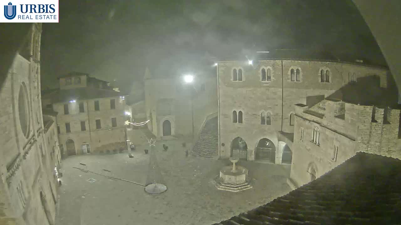 Bevagna Piazza Silvestri Square Live Cam - Perugia, Umbria, Italy