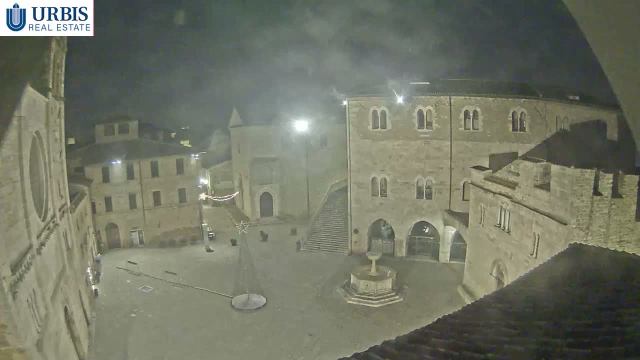 Bevagna Piazza Silvestri Square Live Cam - Perugia, Umbria, Italy