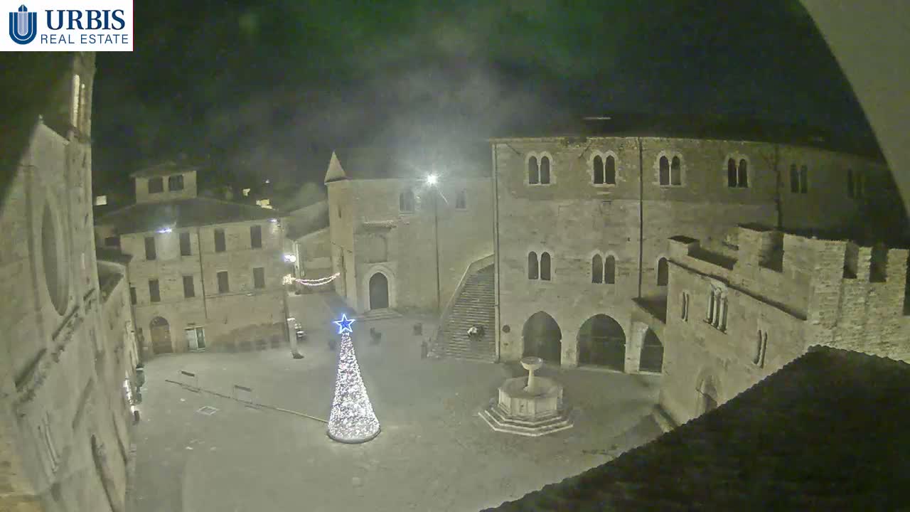 Bevagna Piazza Silvestri Square Live Cam - Perugia, Umbria, Italy