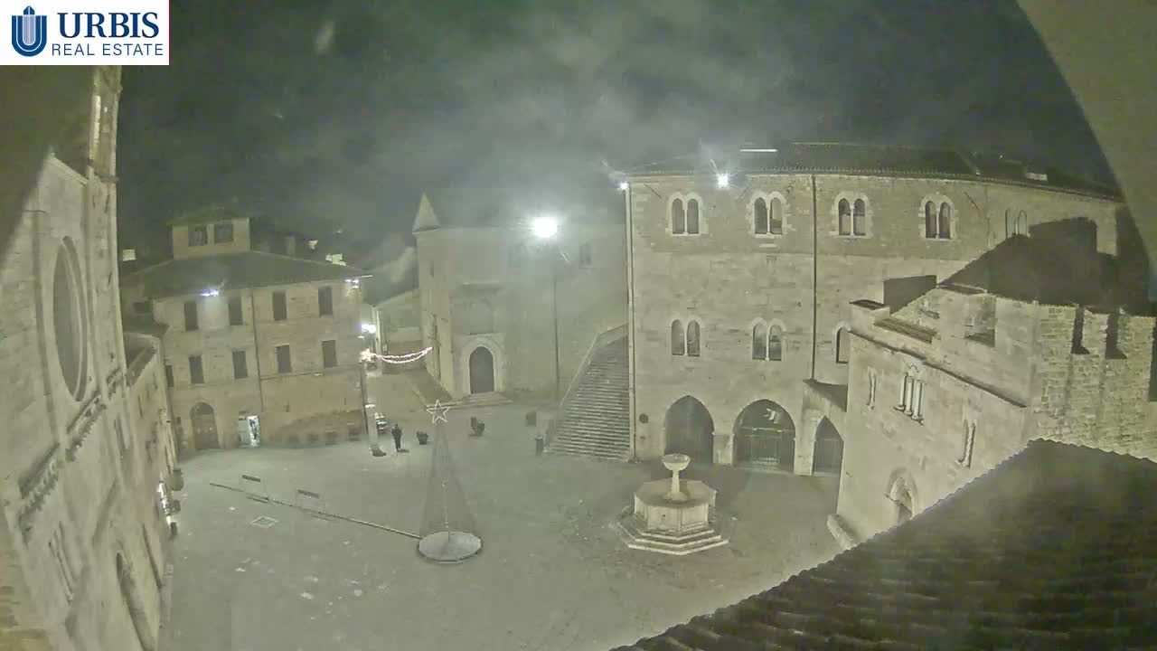 Bevagna Piazza Silvestri Square Live Cam - Perugia, Umbria, Italy