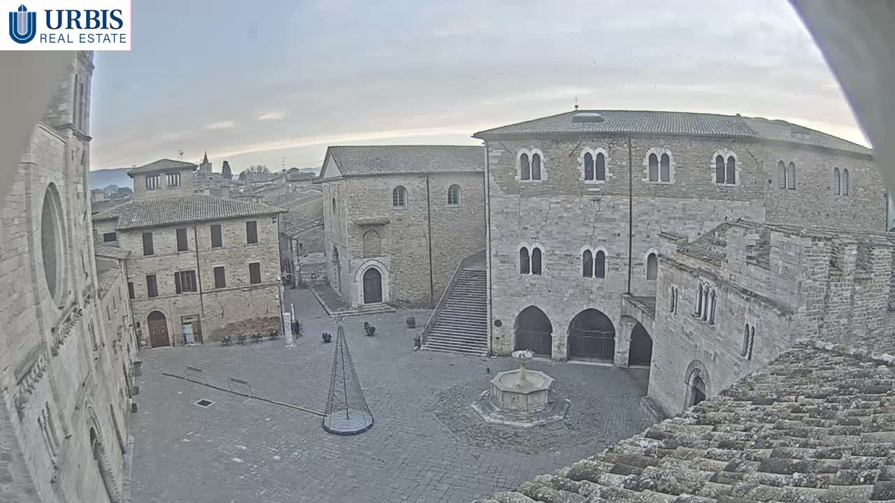 Bevagna Piazza Silvestri Square Live Cam - Perugia, Umbria, Italy