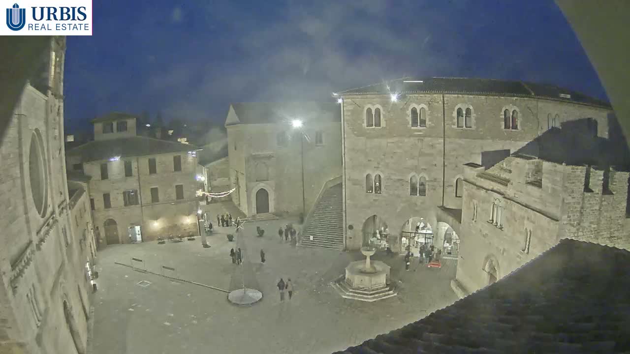 Bevagna Piazza Silvestri Square Live Cam - Perugia, Umbria, Italy