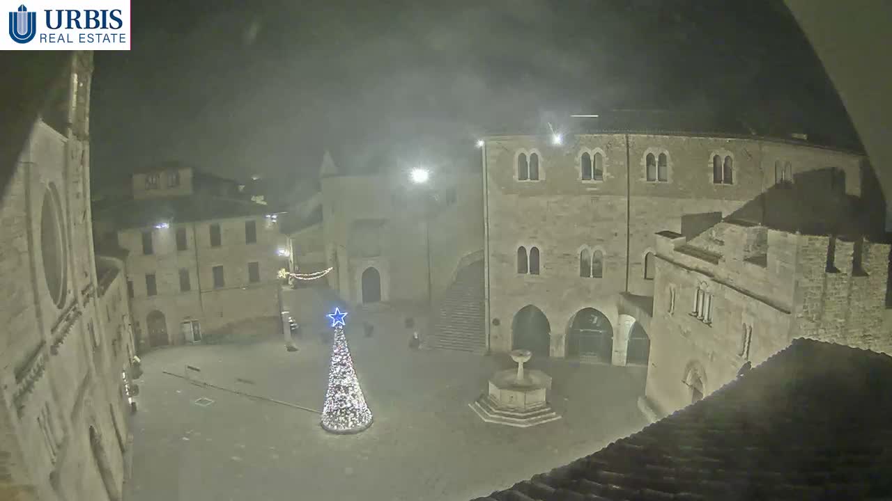 Bevagna Piazza Silvestri Square Live Cam - Perugia, Umbria, Italy