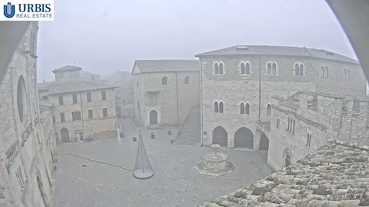 Bevagna Piazza Silvestri Square Live Cam - Perugia, Umbria, Italy
