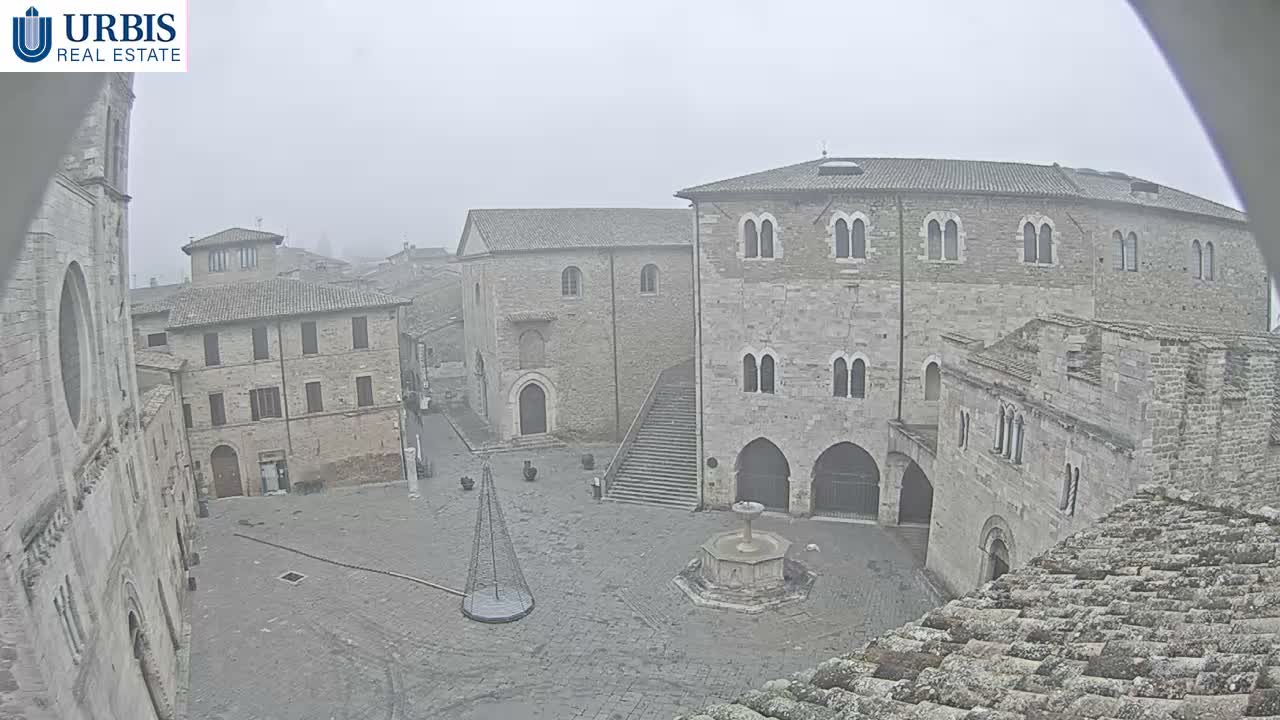 Bevagna Piazza Silvestri Square Live Cam - Perugia, Umbria, Italy
