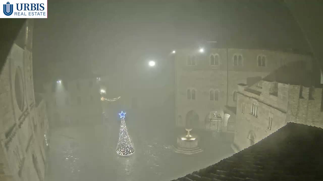 Bevagna Piazza Silvestri Square Live Cam - Perugia, Umbria, Italy