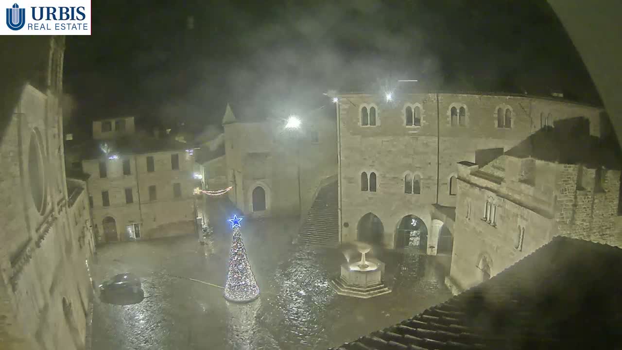 Bevagna Piazza Silvestri Square Live Cam - Perugia, Umbria, Italy