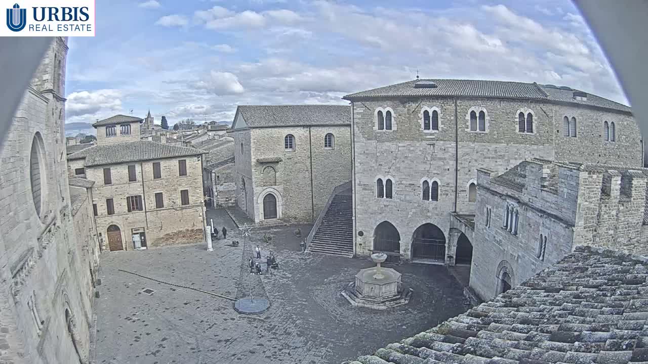 Bevagna Piazza Silvestri Square Live Cam - Perugia, Umbria, Italy
