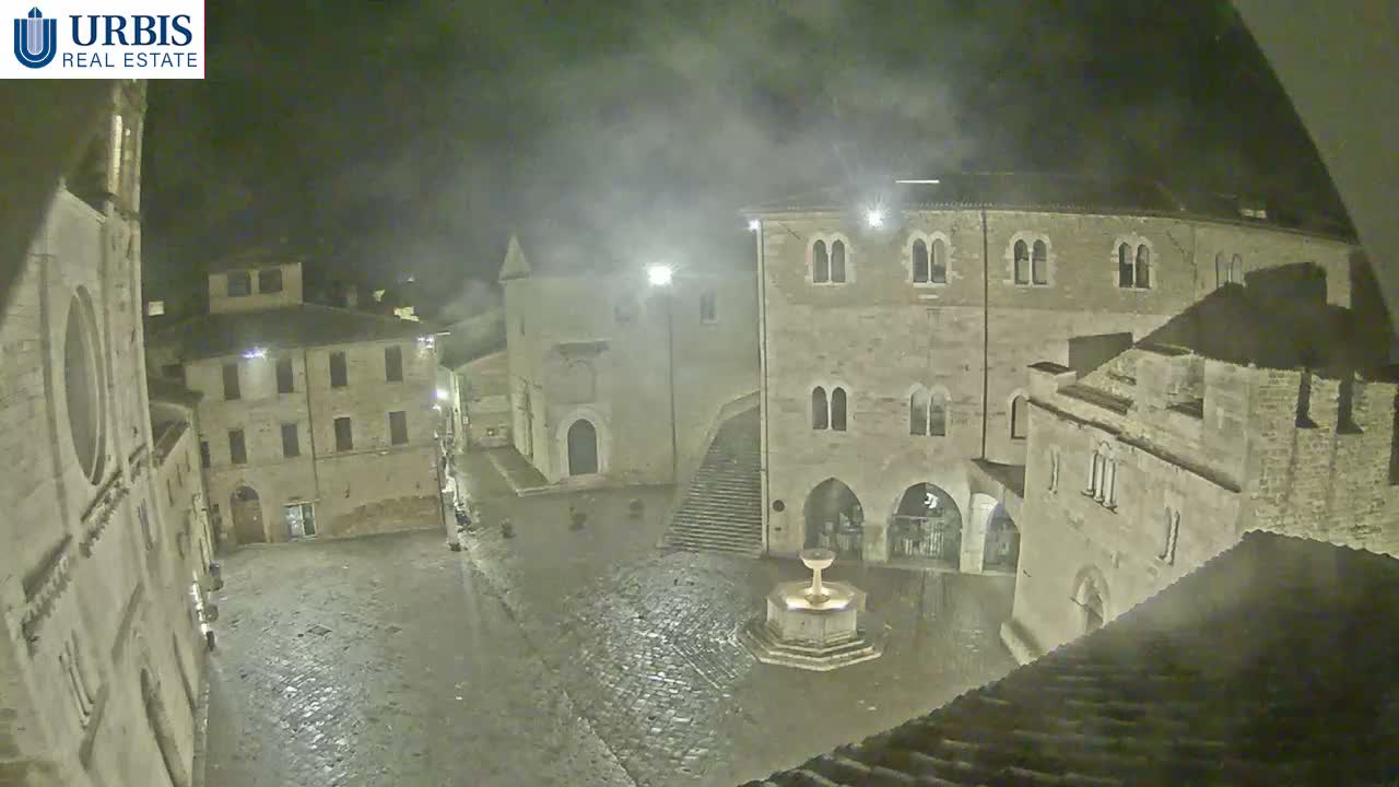 Bevagna Piazza Silvestri Square Live Cam - Perugia, Umbria, Italy