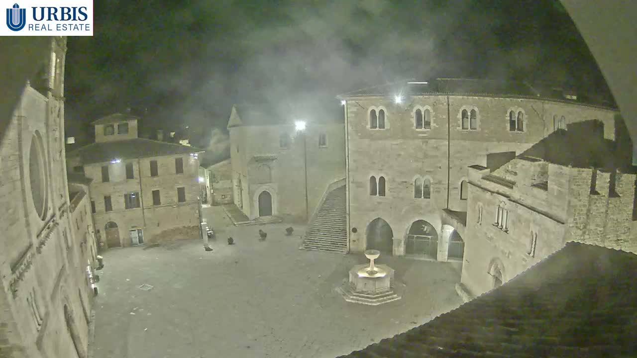 Bevagna Piazza Silvestri Square Live Cam - Perugia, Umbria, Italy