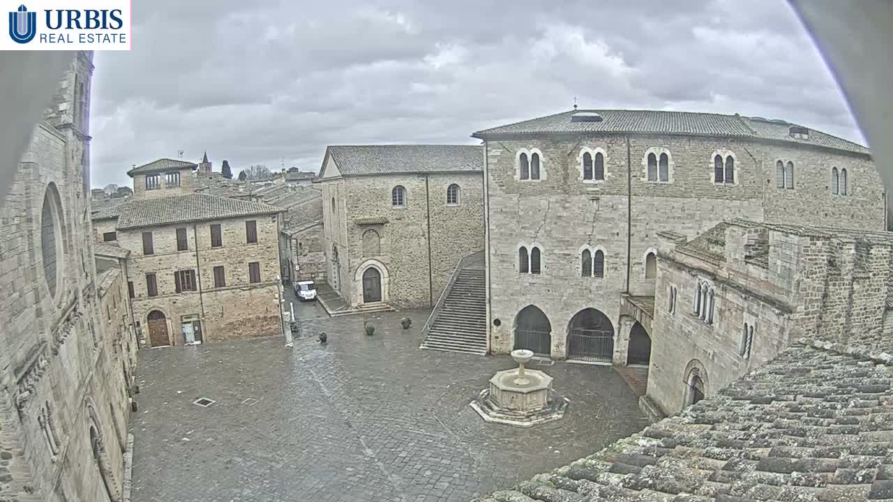 Bevagna Piazza Silvestri Square Live Cam - Perugia, Umbria, Italy