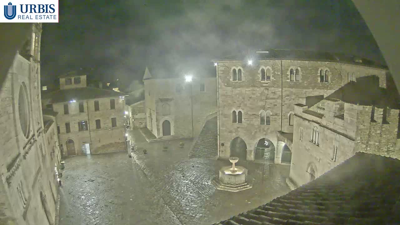 Bevagna Piazza Silvestri Square Live Cam - Perugia, Umbria, Italy