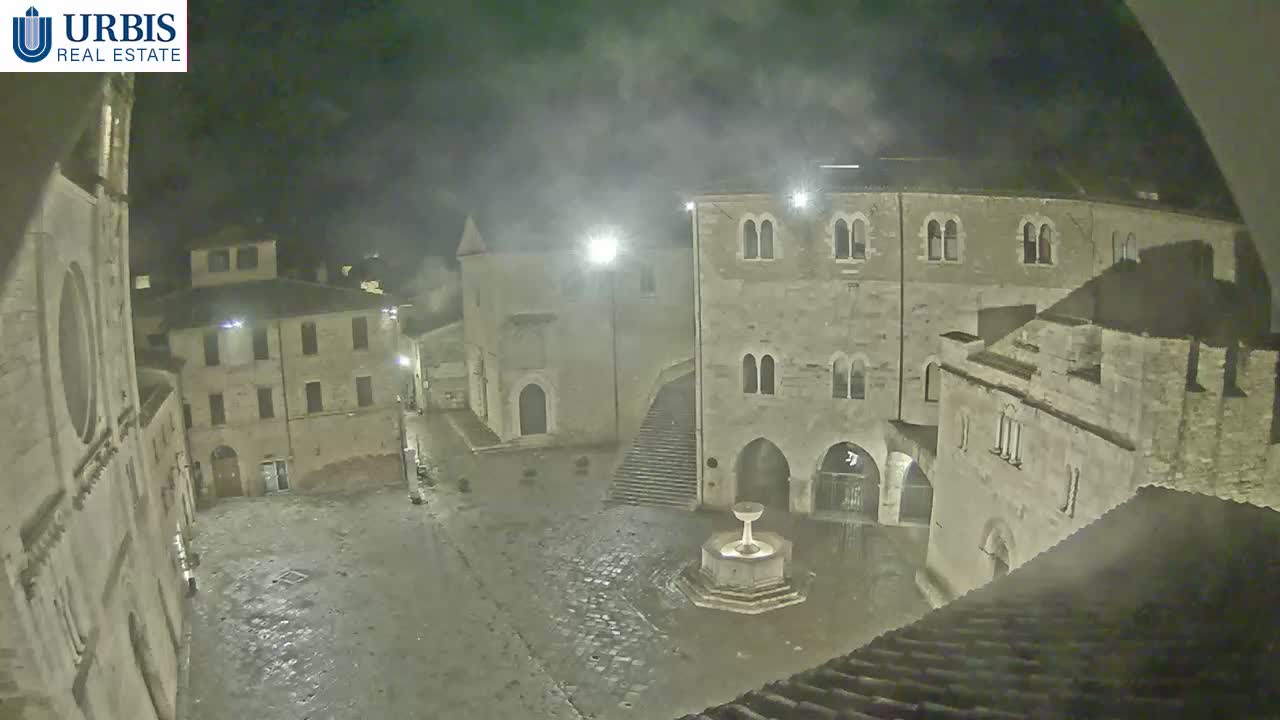 Bevagna Piazza Silvestri Square Live Cam - Perugia, Umbria, Italy