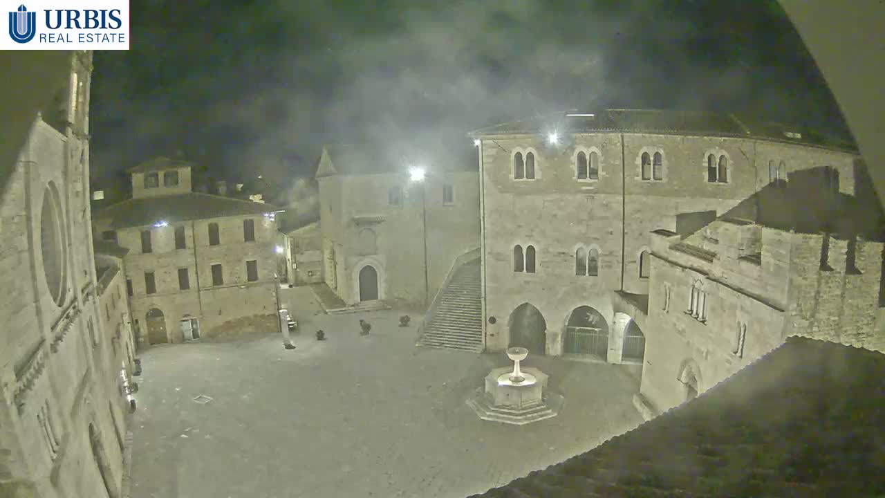Bevagna Piazza Silvestri Square Live Cam - Perugia, Umbria, Italy