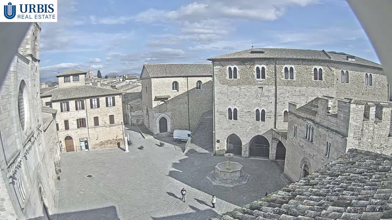 Bevagna Piazza Silvestri Square Live Cam - Perugia, Umbria, Italy