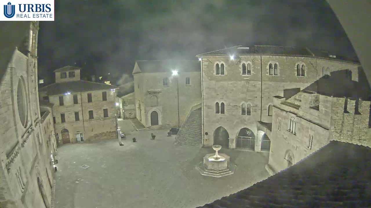 Bevagna Piazza Silvestri Square Live Cam - Perugia, Umbria, Italy