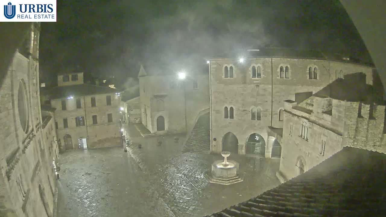 Bevagna Piazza Silvestri Square Live Cam - Perugia, Umbria, Italy