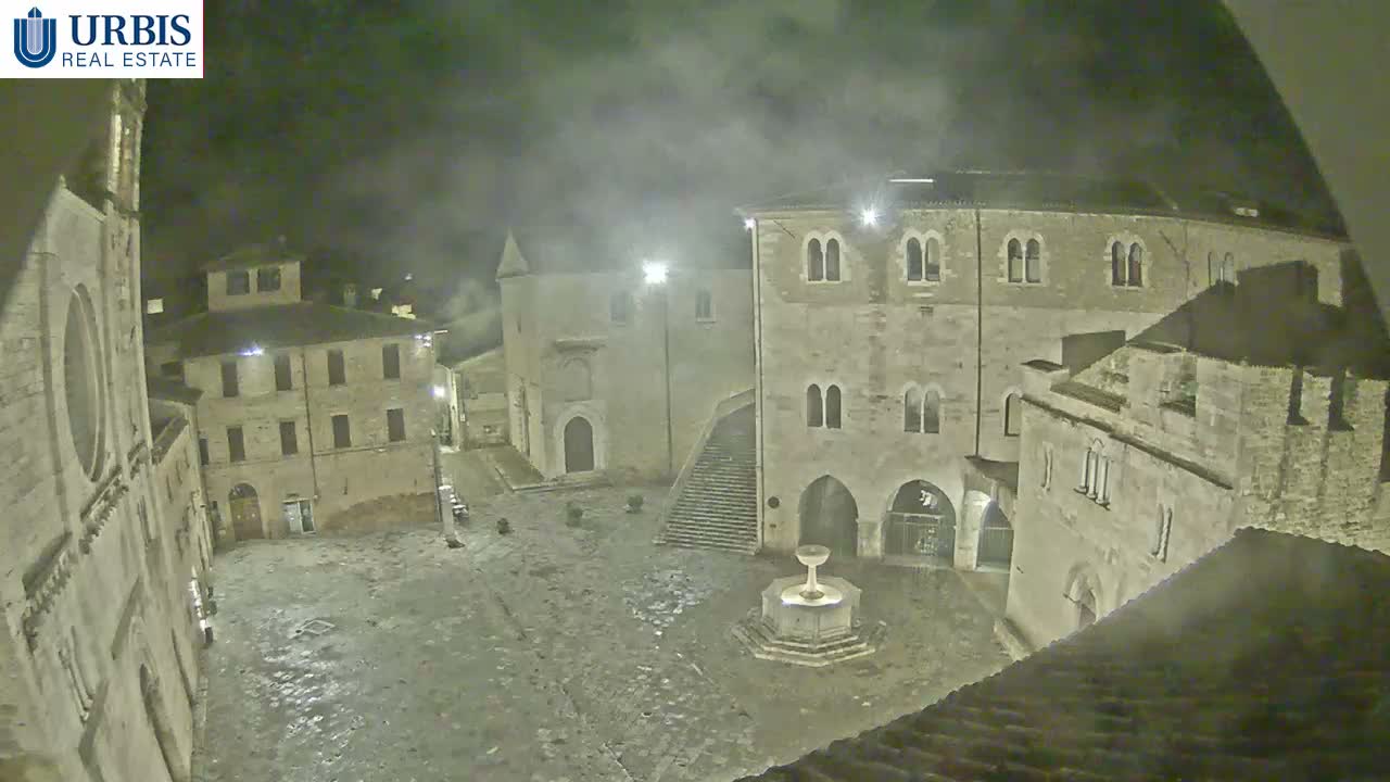 Bevagna Piazza Silvestri Square Live Cam - Perugia, Umbria, Italy