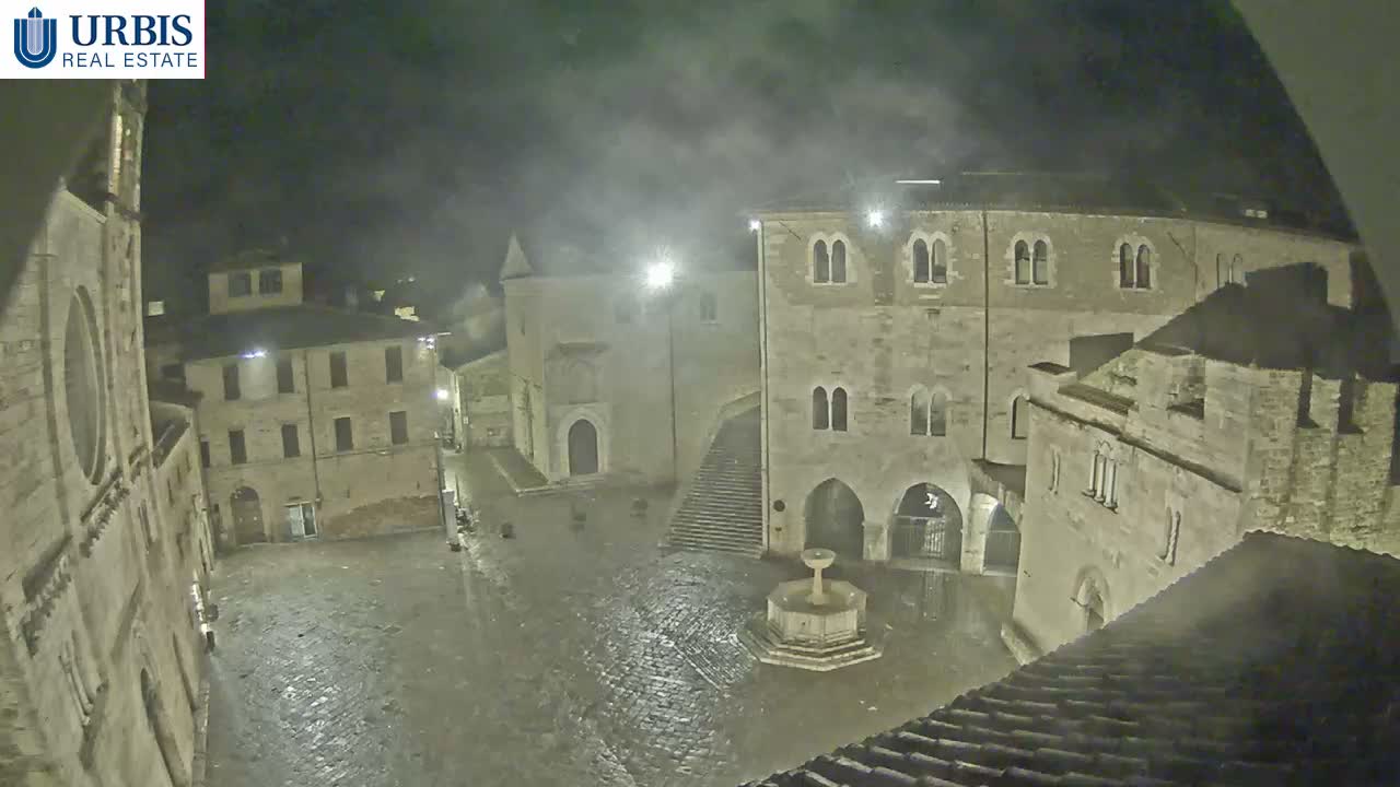Bevagna Piazza Silvestri Square Live Cam - Perugia, Umbria, Italy